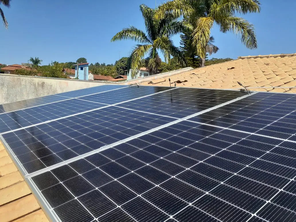 Módulos solares finalizados em residência em Brasília